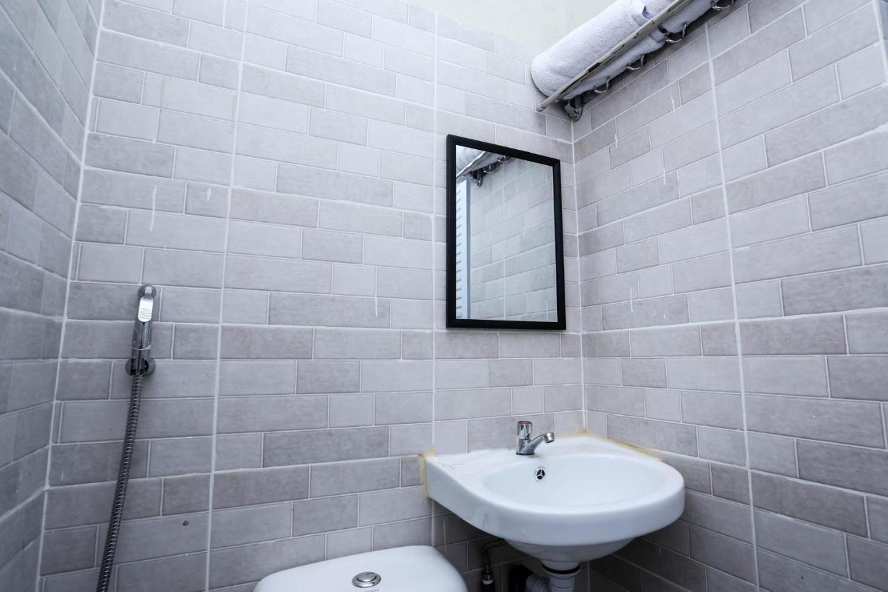 Safara Guesthouse Syariah Семаранг Экстерьер фото